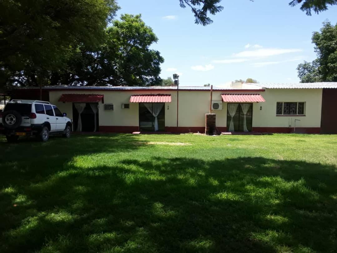 Bambi Lodge Grootfontein Eksteriør billede