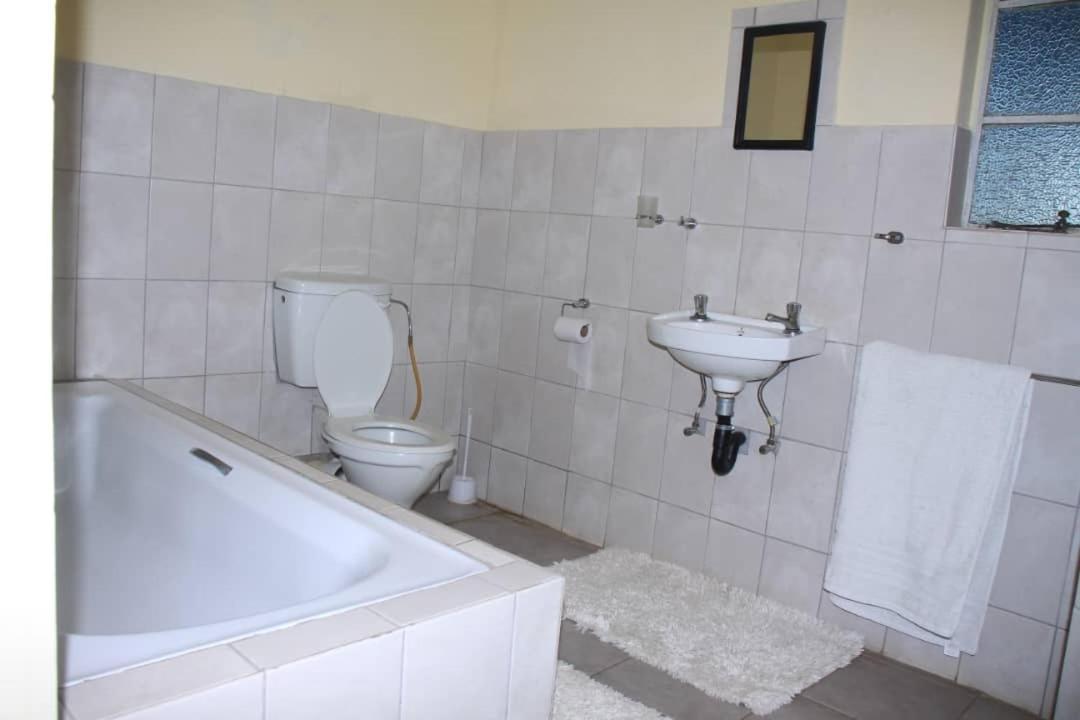 Bambi Lodge Grootfontein Eksteriør billede