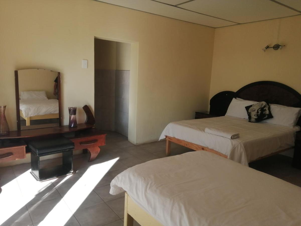 Bambi Lodge Grootfontein Eksteriør billede