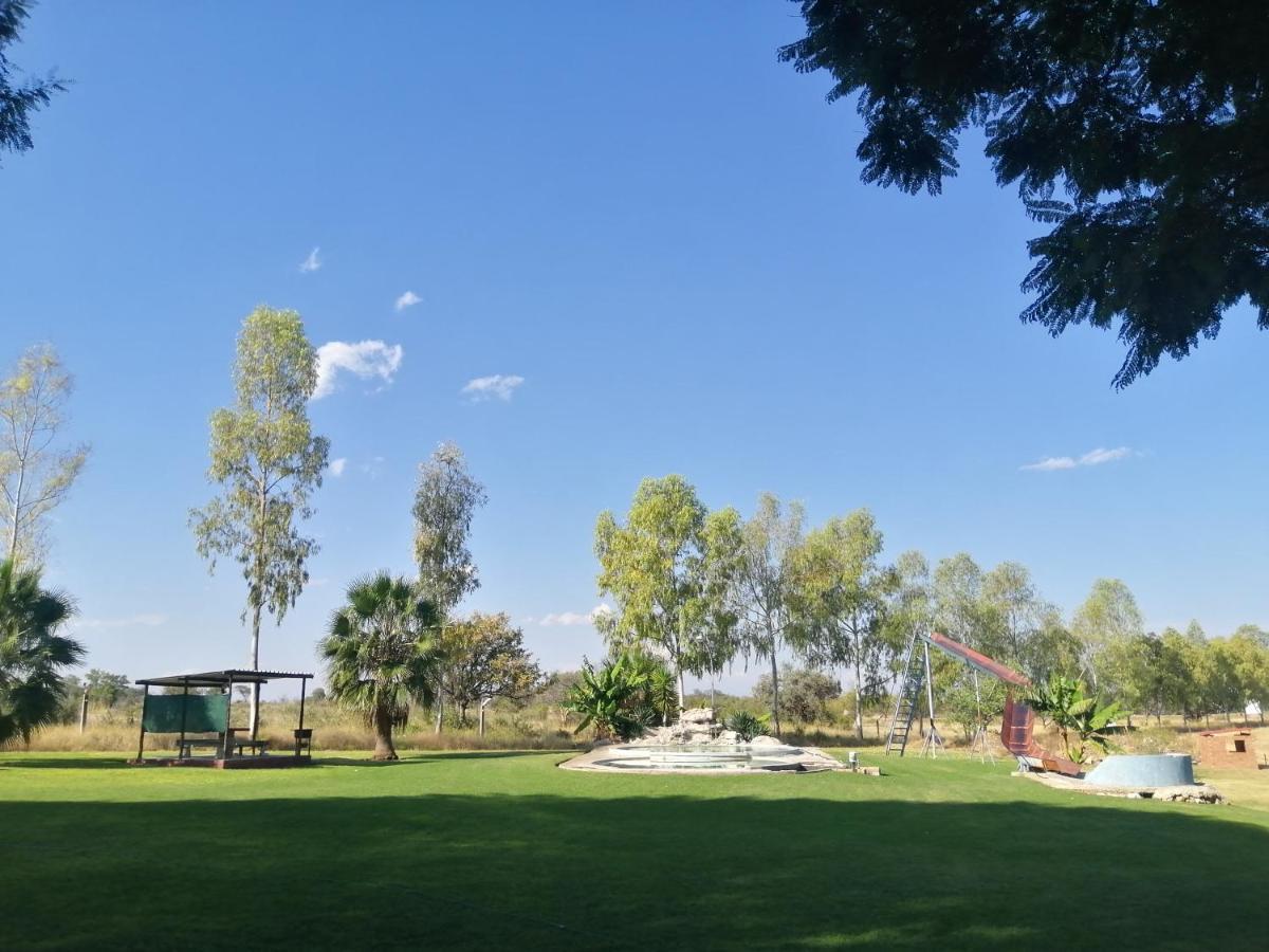 Bambi Lodge Grootfontein Eksteriør billede